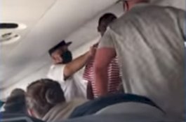 Sempat Dilerai dalam Penerbangan, Penumpang Saling Melompati Begitu Lampu Sabuk Pengaman Dimatikan