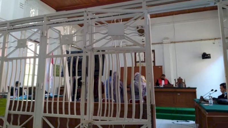 Hari ini, Selasa (3/8/2021, perkara yang mendudukkan mantan Kepala Unit Pelaksana Tugas Daerah (UPTD) kawasan kuliner Kanre Rong Karebosi, Muhammad Said, sebagai terdakwa kembali digelar dengan agenda mendengarkan keterangan saksi yang dihadirkan Jaksa Penuntut Umum (JPU).