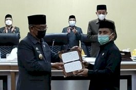 Pemkot-DPRD Parepare Tetapkan Ranperda Perubahan Ketiga Retribusi Jasa Usaha Menjadi Perda