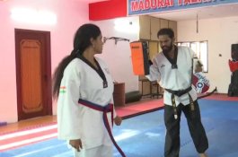 Catat Rekor Dunia Ke-24, Pelatih Taekwondo Ini Pecahkan 37 Balok Beton dalam 1 Menit dengan Tendangan Kapak