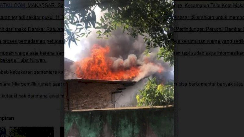 Rumah mengalami kebakaran di Jalan Dg. Regge, Kecamatan Tallo, Kota Makassar, Sulawesi Selatan, Senin (9/8/2021).