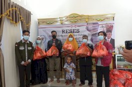 Bagi-Bagi Sembako di 5 Kabupaten, Tamsil Linrung Hibahkan Seluruh Gaji untuk Bantu Warga Sulsel