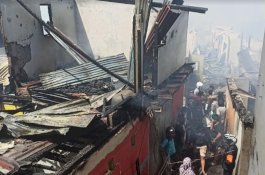 Kebakaran di Tamalate, Puluhan Rumah Hangus Terbakar