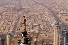 Ini Rahasia Nicole Smith-Ludvik Bisa Berdiri Santai di Puncak Burj Khalifa pada Ketinggian 828 Meter