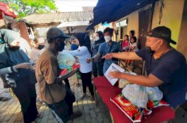 Bantu Korban Kebakaran Kampung Lepping, Warung Sedekah Makassar Salurkan Sembako dan Uang Tunai