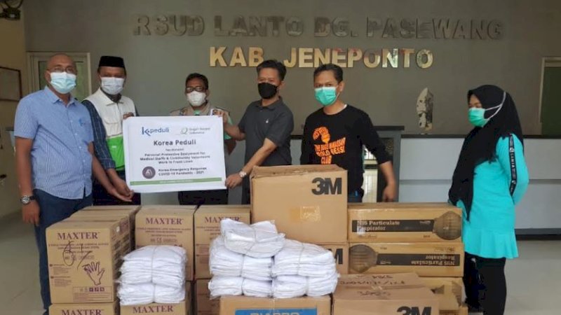 Rumah Sakit Umum Daerah (RSUD) Lanto Daeng Pasewang, Kabupaten Jeneponto, mendapat bantuan alat pelindung diri (APD) dari Yayasan Gugah Nurani Indonesia (YGNI).