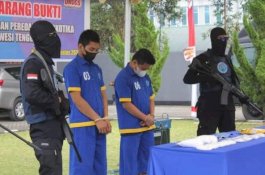 Dua Bandar Dihadirkan dan Dikawal Polisi Bertopeng, BNNP Sultra Musnahkan Barang Bukti Narkoba 1.645 Gram