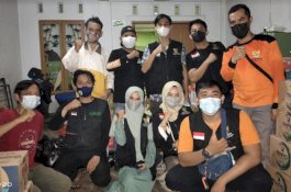 Relawan Pendidikan Baznas Makassar Ikut Bagikan Sembako kepada Korban Kebakaran Jalan Muhammad Tahir