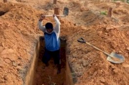 Tak Punya Biaya, Pria yang Baru Saja Ditinggal Orang Tua Masukkan Jasad Kakek ke Kulkas