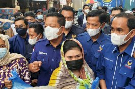 RMS dan Pengurus NasDem Turun Langsung Salurkan Bantuan untuk Korban Kebakaran di Kompleks Lepping