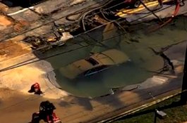 Abaikan Kerucut Oranye, Ini Penjelasan Luis Maya tentang Sopir dan Mobilnya yang Tertelan Lubang Besar