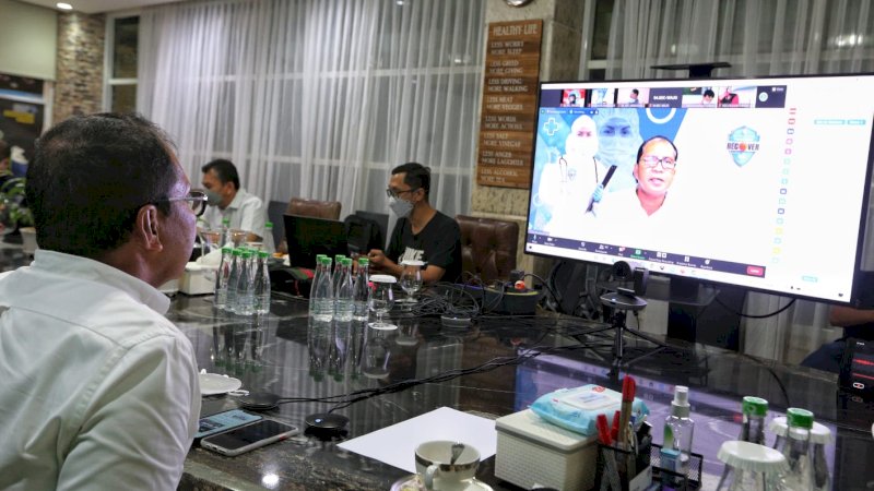 Wali Kota Makassar Moh Ramdhan “Danny” Pomanto saat mengundang para lurah camat serta master covid juga kepala puskesmas serta stake holder yang berkaitan dengan program Makassar Recover untuk berdiskusi secara virtual pada Sabtu (14/8/2021).