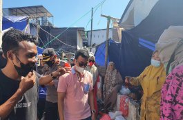 Peduli Korban Kebakaran Lepping, Begini Aksi Sosial Camat dan Kapolsek Biringkanaya  