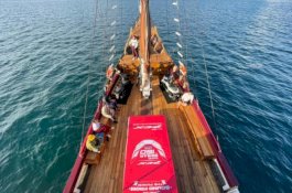 Sambut Hari Kemerdekaan, Astra Motor Sulsel Gelar Konser di Atas Kapal Pinisi