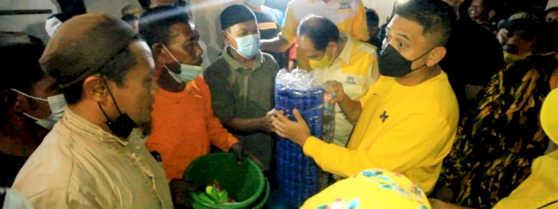 Malam-Malam, Appi Bawa Bantuan untuk Korban Kebakaran di Jalan Kumala