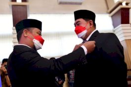 31 Tahun Mengabdi, Sekprov Sulsel Abdul Hayat Gani Terima Penghargaan Satya Lancana