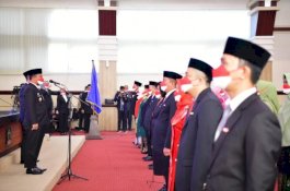 Serahkan Satyalancana Karya Satya kepada 1.835 PNS, Ini Pesan Plt Gubernur Sulsel Ini