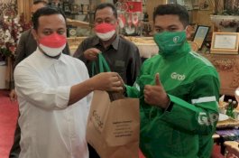 Grab Gandeng MES dan Bosowa Peduli Bagi Bingkisan untuk Tenaga Kesehatan