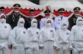 Diwarnai Gerimis, Peserta Berseragam Hazmat Ikut Upacara HUT RI di Jeneponto