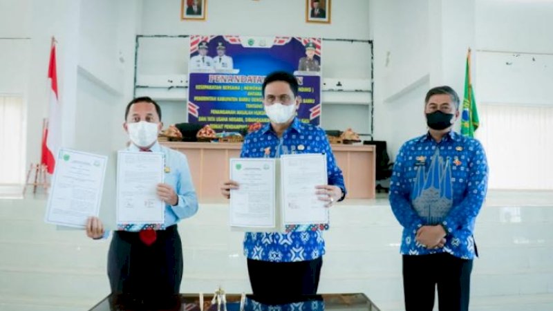 Dalam penandatanganan ini, Pemkab Barru diwakili Bupati Barru, Suardi Saleh, sementara pihak Kejari Barru diwakili Kajari Barru, Ardi Suryanto.