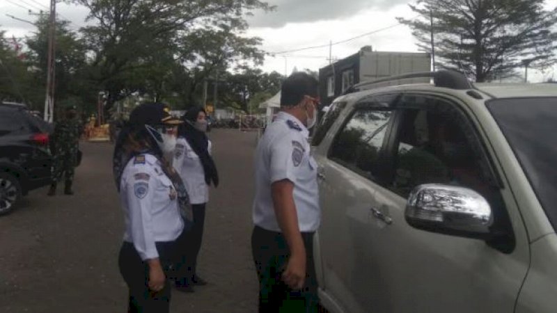 Pemeriksaan antigen berlangsung di empat titik, yakni Jalan Penghibur, Jalan Aroepala, Sudiang depan BPS, dan Jalan Sultan Alauddin (Terminal Mallengkeri) Makassar.titik 