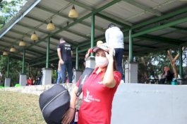 Main Golf di Baruga Driving Range Golf Kini Bisa di Malam Hari