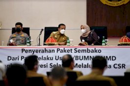 PLN Bagikan 1.000 Paket Sembako bagi Masyarakat Terdampak Covid-19 di Sulawesi Selatan