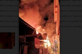 Kebakaran Tengah Malam Hanguskan 7 Unit Rumah di Wajo, Diduga karena Arus Pendek Listrik