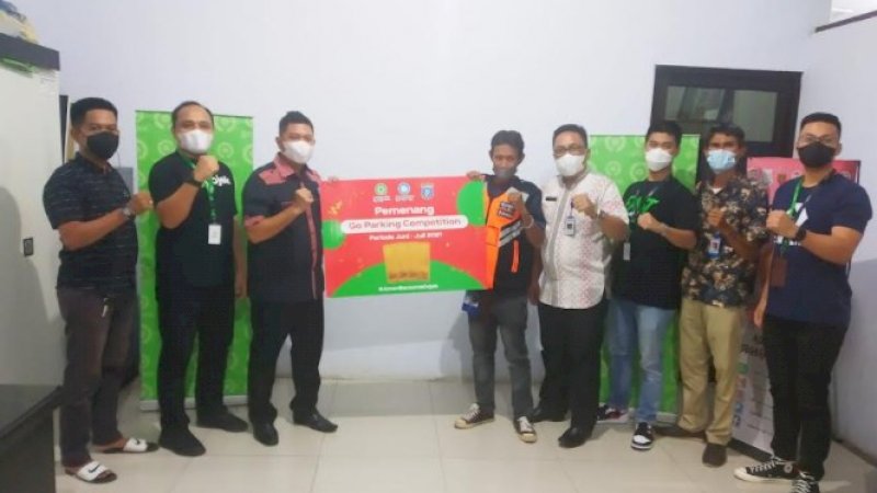 Cegah Penularan Covid, Bayar Jasa Parkir Gunakan Non-Tunai, Jukir Dapat Hadiah