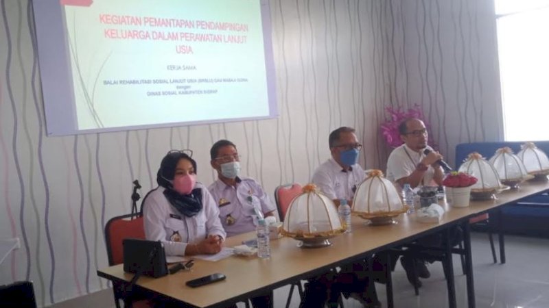 Rapat pemantapan antara Dinas Sosial Sidrap dengan Balai Rehabilitasi Sosial Lanjut Usia (BRSLU) Gau Mabaji Gowa, Kamis (26/8/2021).