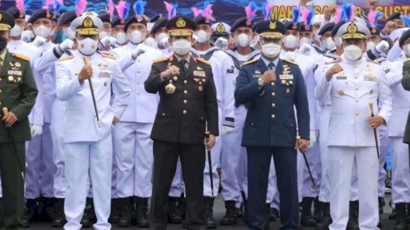Kapolda Sulsel Hadiri Pelantikan Siswa Dikmaba dan Dikmata TNI AL Angkatan XLI 2021