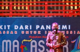 Program Makassar Recover Menginspirasi Kota Lain, Wali Kota Makassar Dianugerahi Kabar Makassar Award