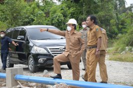 Wakil Bupati Luwu Utara Tinjau Titik Longsor di Jalan Poros Maipi - Masamba