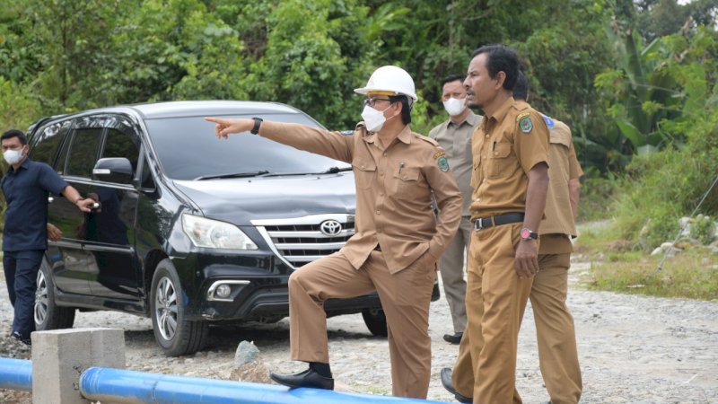 Wakil Bupati Luwu Utara Tinjau Titik Longsor di Jalan Poros Maipi - Masamba