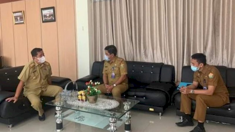 Kepala Dinas Komunikasi dan Informatika (Diskominfo) Provinsi Sulawesi Tenggara (Sultra), Ridwan Badalla, saat menggelar pertemuan dengan perwakilan perangkat daerah.