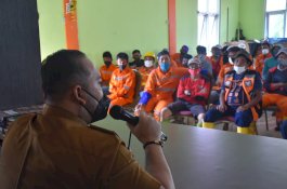 Maksimalkan Kebersihan Wilayah, Camat Panakkukang Beri Arahan ke Petugas Tangakasaki dan Fukuda