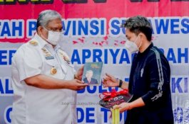 Disambut Bak Pahlawan, Apriyani Rahayu Dapat Hadiah Mobil dari Gubernur Sultra dan Diabadikan Nama GOR