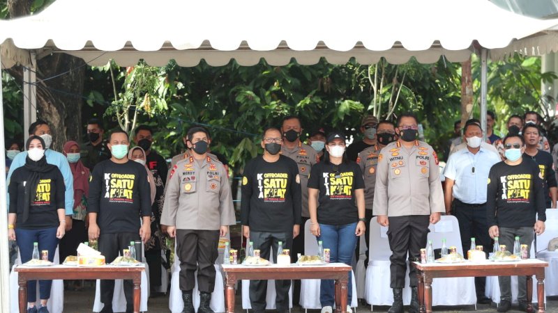 Danny' Pomanto  menghadiri vaksinasi tahap pertama yang diadakan Indonesia Offroad Federation Sulsel yang bekerjasama dengan Polda Sulsel, di Monumen Mandala, Kamis (2/09/21).
