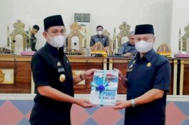 DPRD Wajo Terima Ranperda Perubahan RPJMD dan Pengelolaan Pasar dari Pemkab