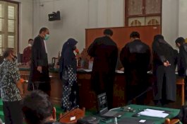 Hadir sebagai Saksi, Istri Edy Rahmat Sempat Lihat Suami Bawa Koper Hijau dan Temukan Uang Ratusan Juta di Rumah Dinas