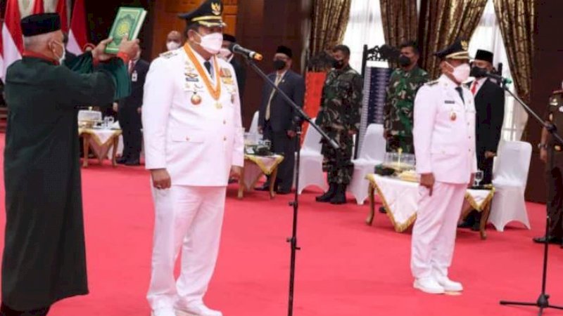 Rusman Emba dan Bahrun Labuta saat pelantikan sebagai Bupati dan Wakil Bupati Muna di Aula Rumah Jabatan (Rujab) Gubernur, Kamis (2/9/2021).