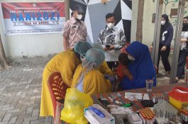 Cegah Penyebaran Covid 19, Camat Tamalanrea Pantau Langsung Pemeriksaan Anti Bodi di Wilayahnya