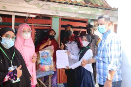 Camat Wajo Kawal Penyaluran Paket Bansos APBD 2021 di 8 Kelurahan