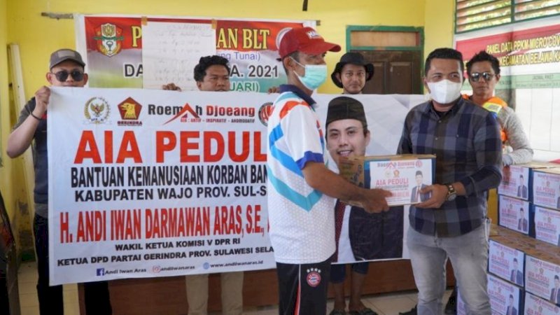 Roemah Djoeang AIA Salurkan Bantuan bagi Korban Banjir di Wajo