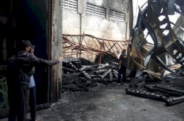 Labfor Olah TKP Pabrik Spring Bed di Kima