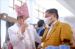 Gerakkan Perekonomian di Tator, Plt Gubernur Serahkan Rp20 Miliar Bantuan Keuangan dan CSR Rp400 Juta untuk UMKM