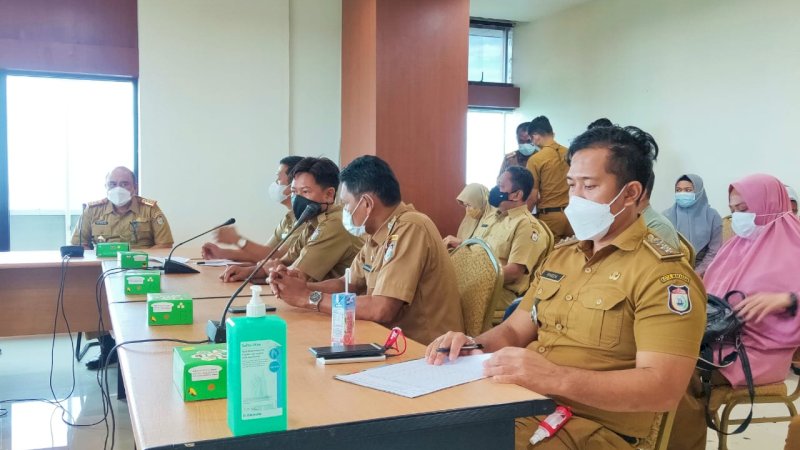 Camat Tamalanrea,  Muhammad Rheza, hadiri rakor monitoring dan evaluasi program Makassar Recover,  di Kantor Balaikota Makassar,  (6/9/2021).