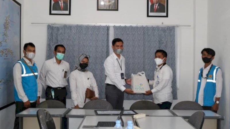 Hari Pelanggan Nasional, PLN UIW Sulselrabar Kunjungi 5 Rumah Sakit Penanganan Covid Di Makassar