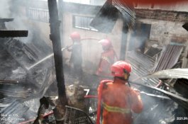 Kebakaran Terjadi di Depan GOR Sudiang, 4 Kios dan 2 Unit Rumah Hangus Terbakar