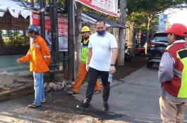 Pastikan Kebersihan Wilayah Terjaga, Camat Panakkukang Pantau Aktivitas Satgas Kebersihan di Pagi Hari